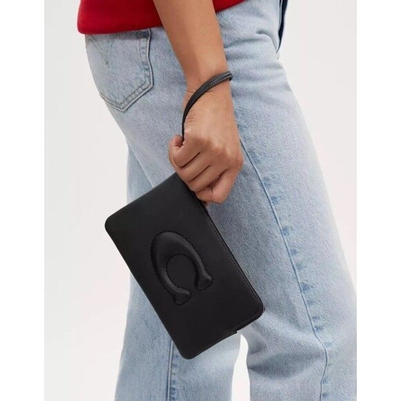 Coach Large CornerZip Wristlet CR392 Smooth Black Leather Wallet $168 Retail - Picture 2 of 6